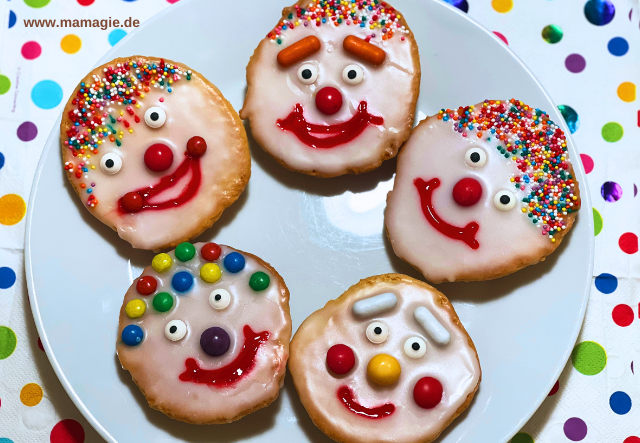 Lustige Clown-Gesichter backen für Karneval