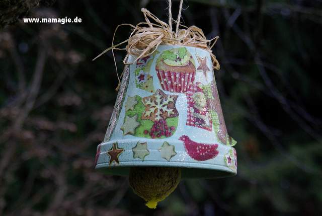 Selbstgemachte Vogelfutterstation aus Blumentopf