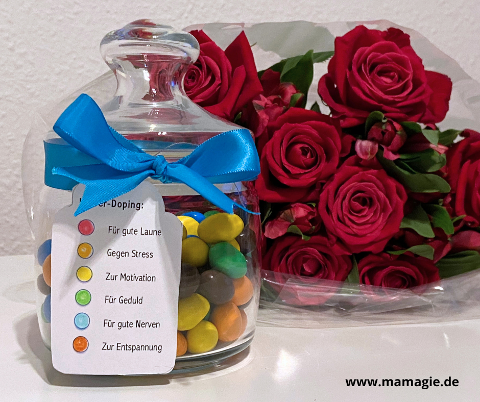 Geschenk für Lehrer und Erzieher: Glas mit Glückspillen für Lehrer und Erzieher als Dankeschön mit Smarties oder M&Ms und Gratis-Anleitung zum Ausdrucken