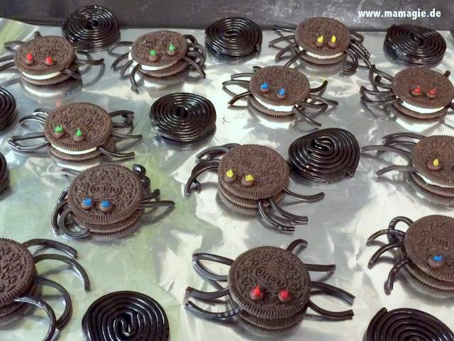 Spinnen aus Oreo-Keksen für Halloween