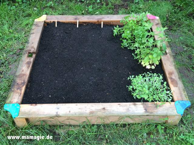 Upcycling: Ausgedienten Sandkasten in Beet umwandeln