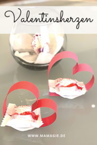 Schnelles DIY: Herz aus Papier mit Praline zum Valentinstag
