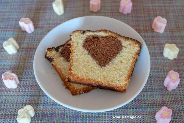 Rührkuchen mit Herz zum Valentinstag, Muttertag oder Geburtstag