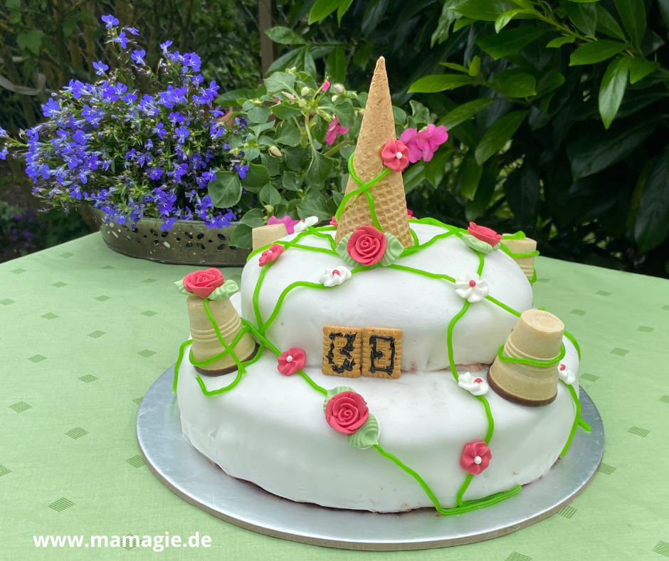 Tollte Motto-Torte für den Märchen-Kindergeburtstag: eine Schlosstorte bzw. ein Burgkuchen.